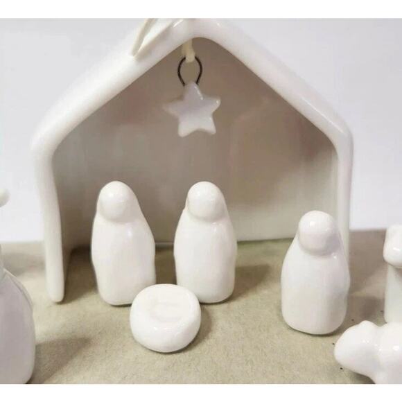NIB East of India Miniature Porcelain Nativity 11 Pieces Holy Family Christmas - Picture 6 of 8